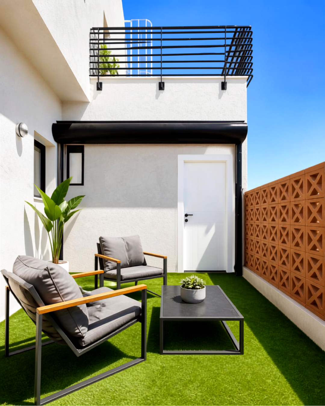 החצר הפרטית